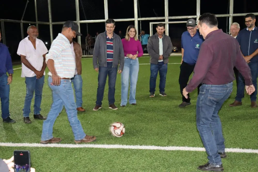 Prefeito Ivan Xixi entrega reforma da Mini Arena Esportiva de Campo Sintético em Pouso Alto com investimento de mais de R$ 138 mil