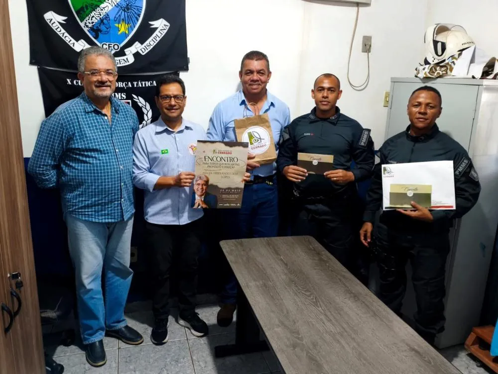 Pastor Valdir César visita Polícia Militar de Paraíso das Águas e entrega convite para encontro “Com Cristo no Cerrado”